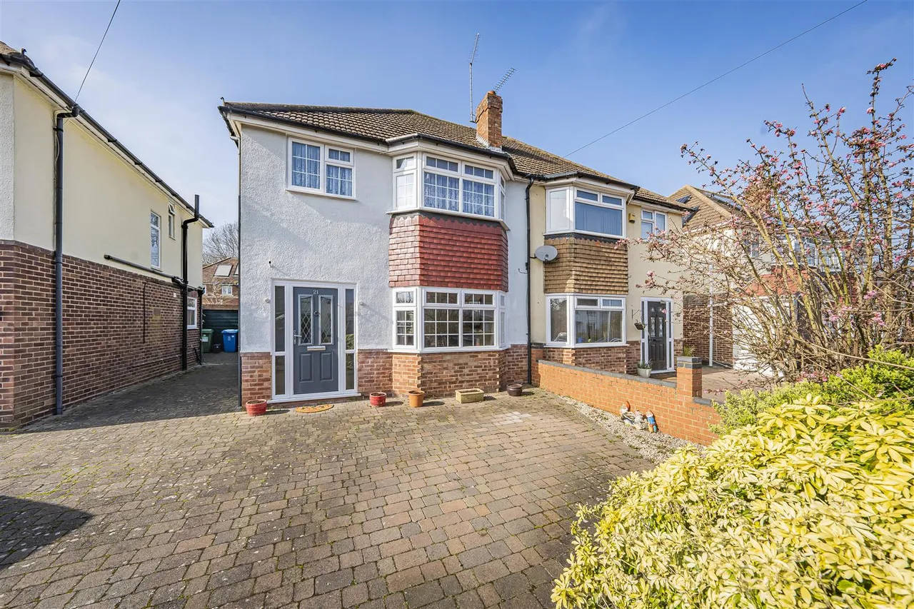 3 bed house for sale — Smiths Lane, Windsor, Berkshire, SL4 5PE