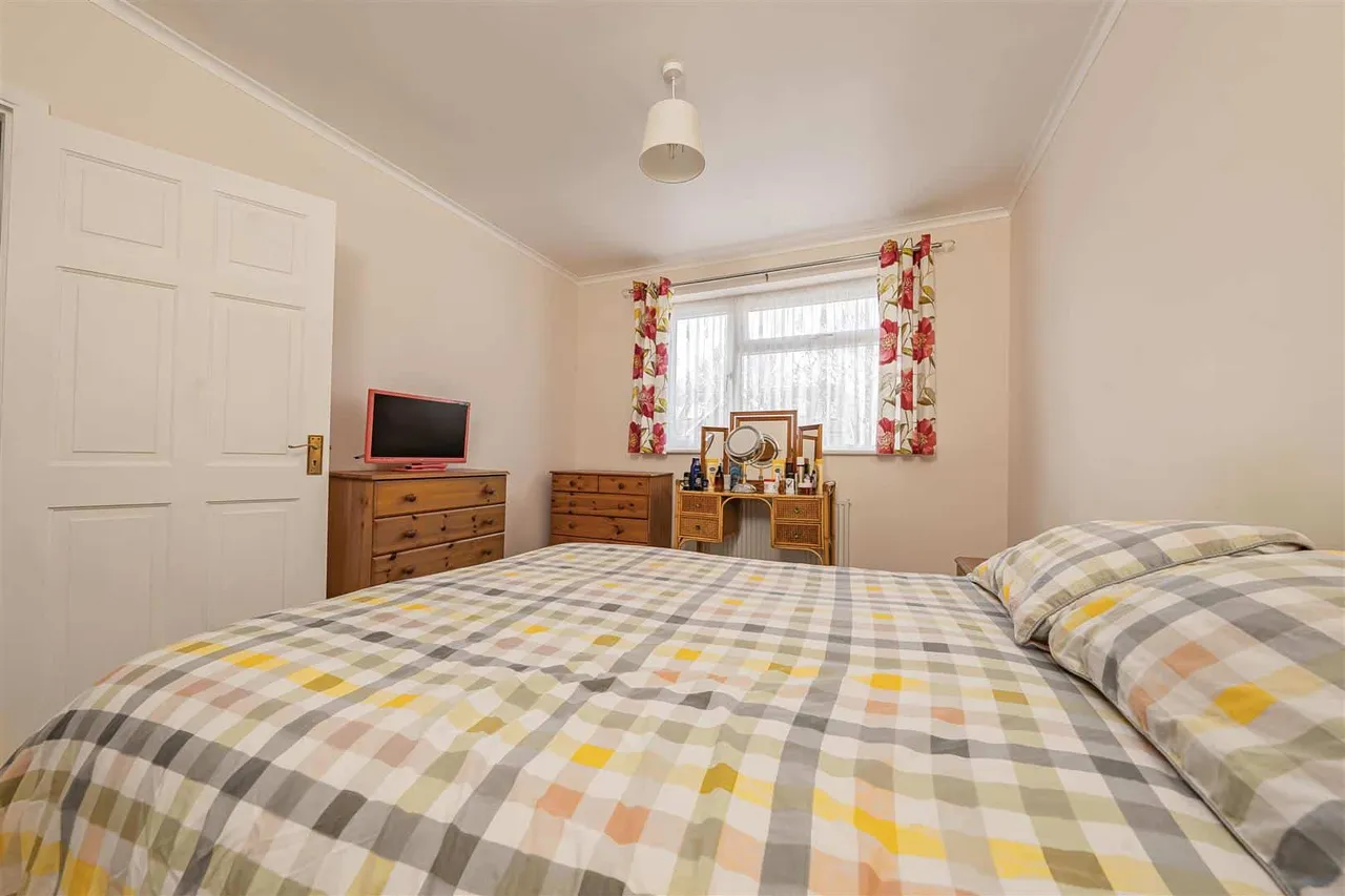 Smiths Lane, Windsor, Berkshire, SL4 5PE, photo 9