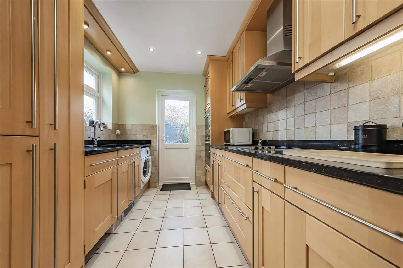 Smiths Lane, Windsor, Berkshire, SL4 5PE, photo 2