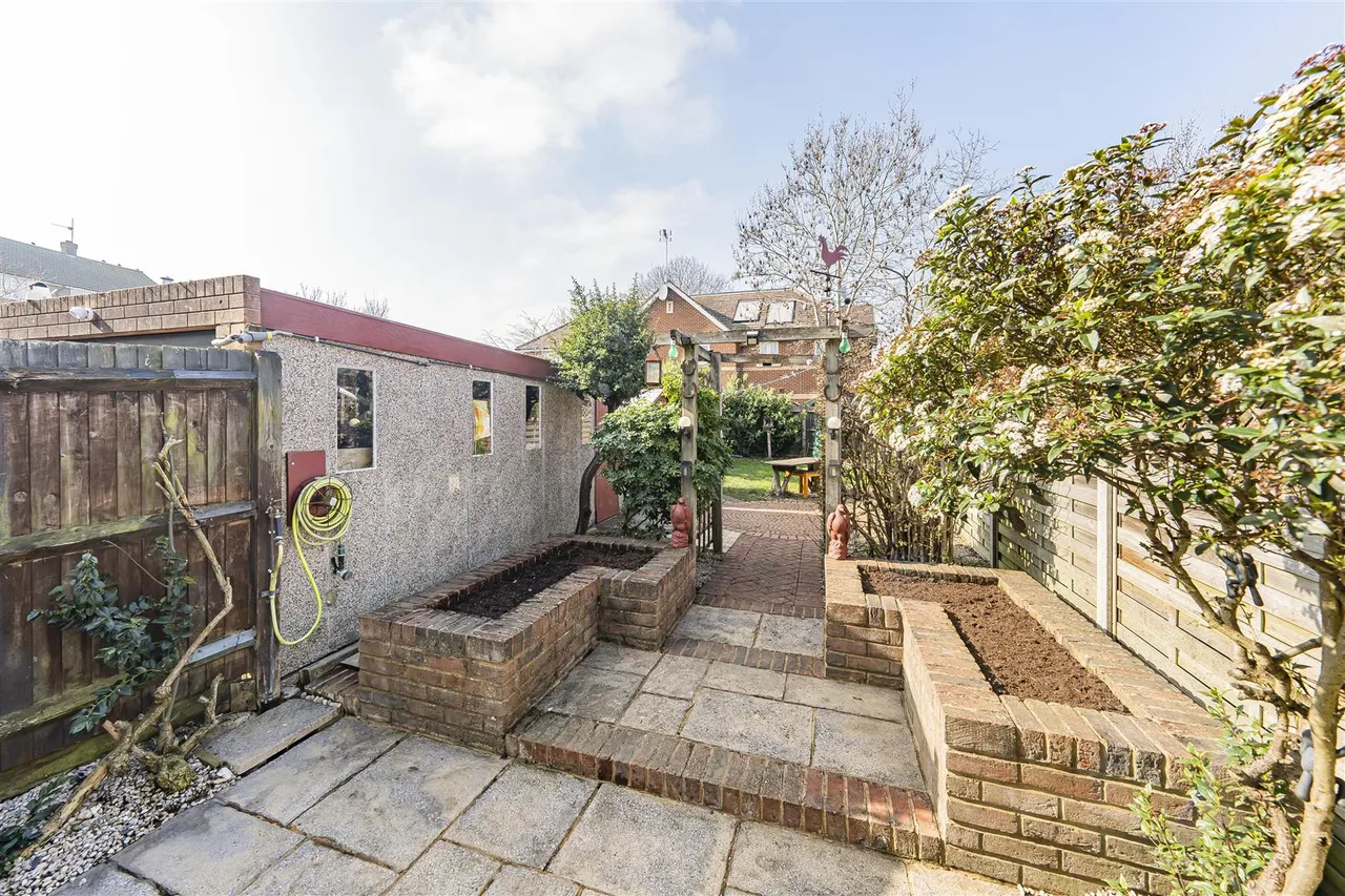 Smiths Lane, Windsor, Berkshire, SL4 5PE, photo 14