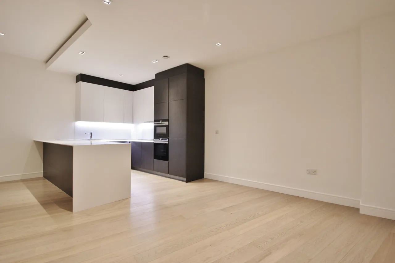 Kew Bridge Road, Brentford, TW8, photo 11