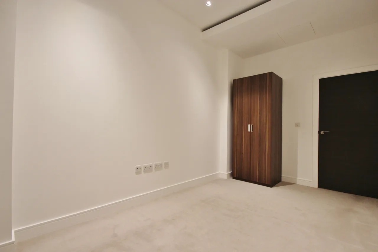Kew Bridge Road, Brentford, TW8, photo 8