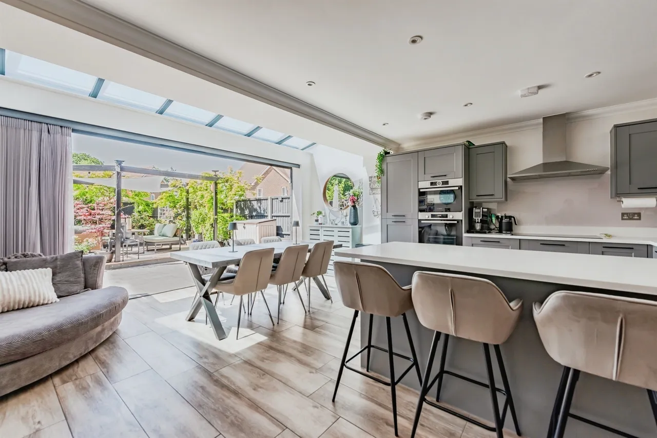 4 bed house for sale, Kings Cross Lane, South Nutfield, RH1