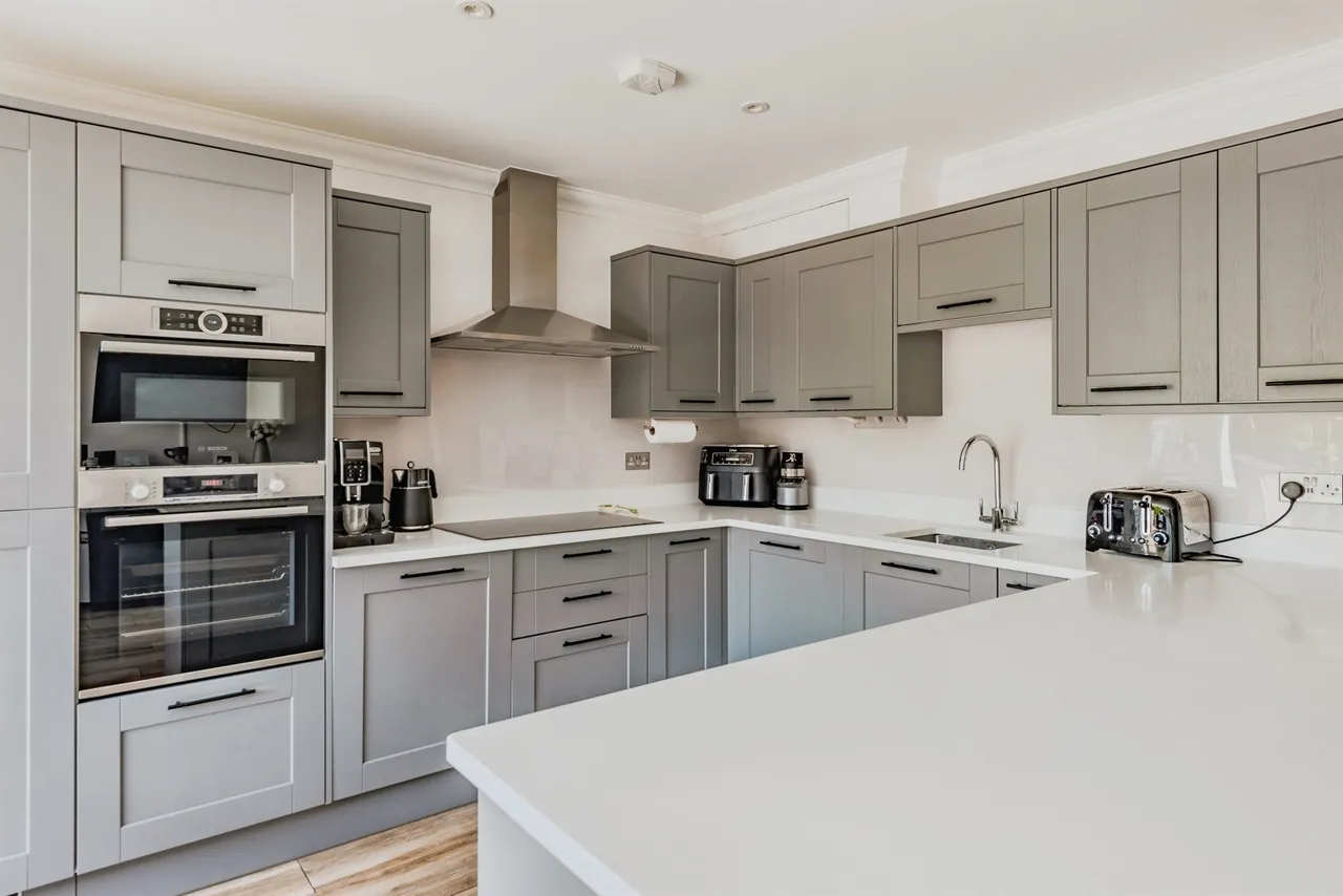 Kings Cross Lane, South Nutfield, RH1, photo 4
