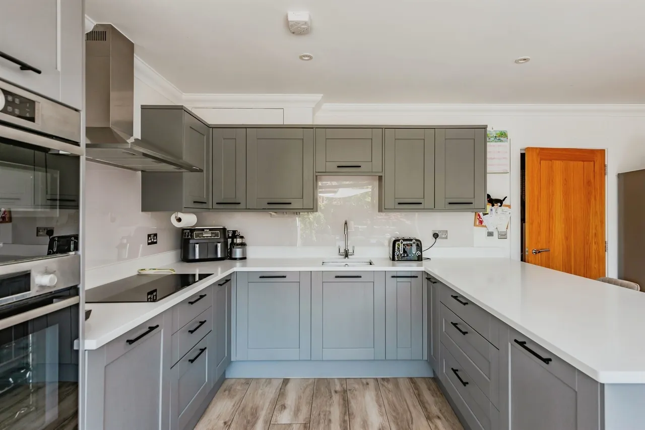 Kings Cross Lane, South Nutfield, RH1, photo 5
