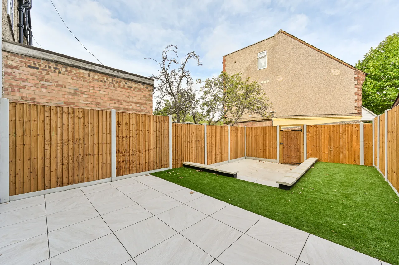 242 Streatham Road, London, photo 4