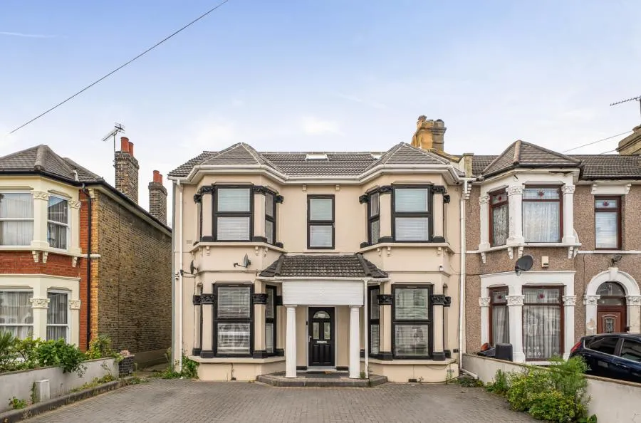 5 bed flat for sale, Grosvenor Road, Ilford, IG1