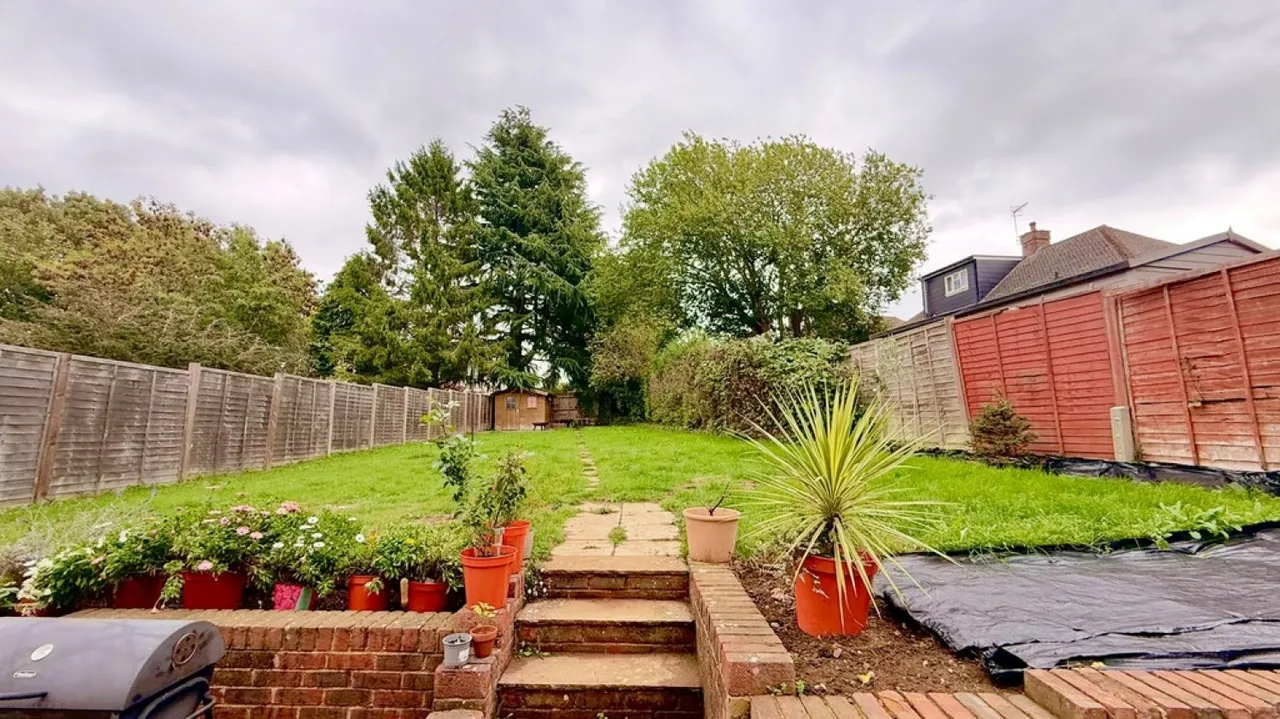 Bletchingley, Redhill, RH1, photo 14