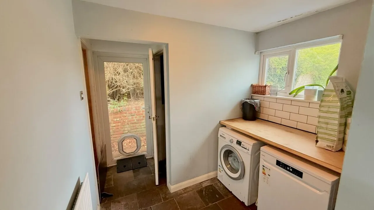 Bletchingley, Redhill, RH1, photo 7