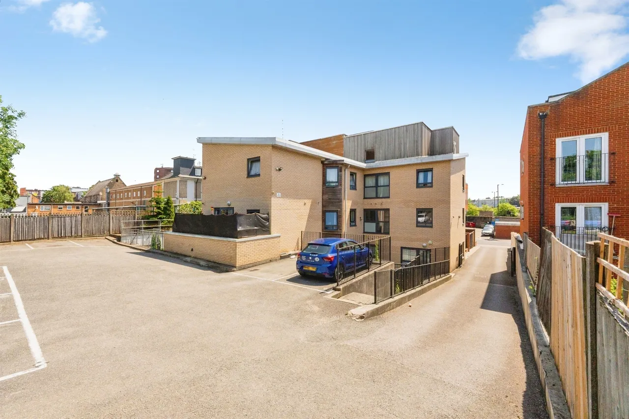1 bed flat for sale — Headstone Drive, Harrow