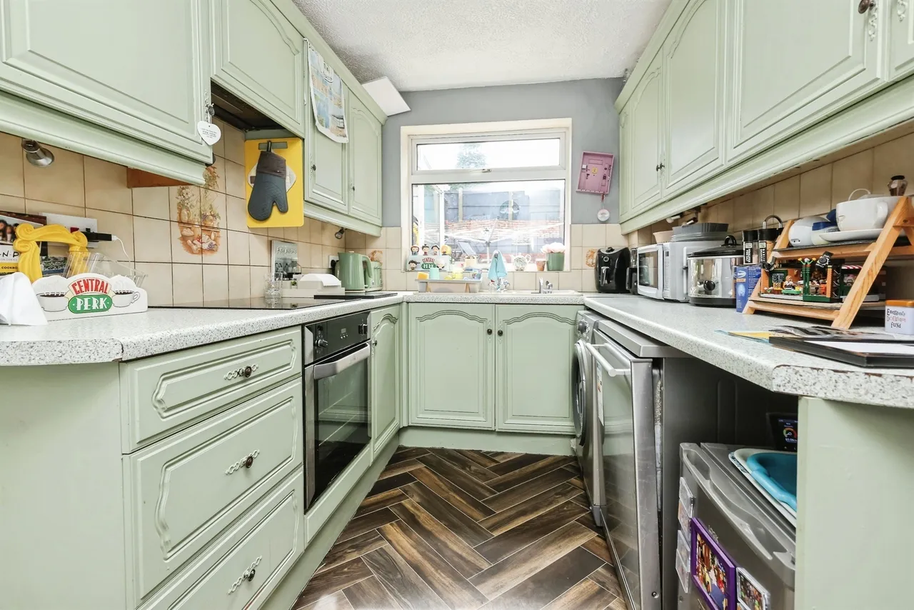 Saxon Drive, Rowley Regis, B65, photo 13