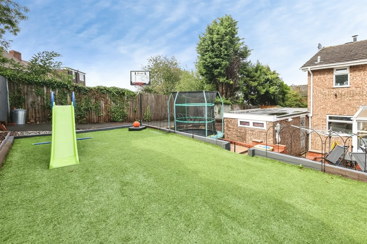 Saxon Drive, Rowley Regis, B65, photo 16