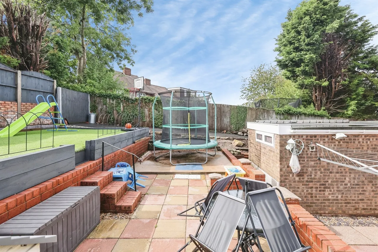 Saxon Drive, Rowley Regis, B65, photo 17