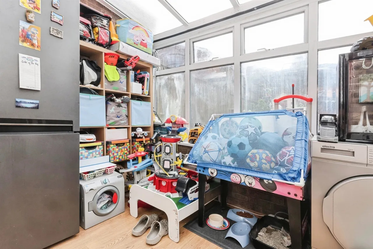 Saxon Drive, Rowley Regis, B65, photo 12