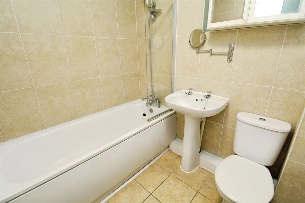 Woodrush Crescent, Locks Heath, Hampshire, SO31, photo 11