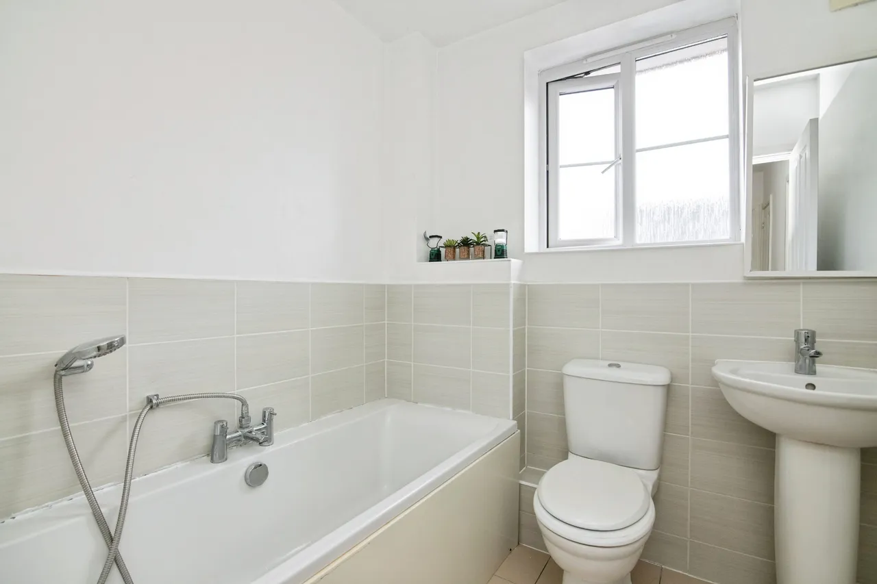 Old College Avenue, Oldbury, B68, photo 9