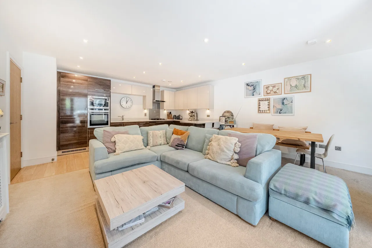2 bed flat for sale, Sidney Road, Stockwell, SW9