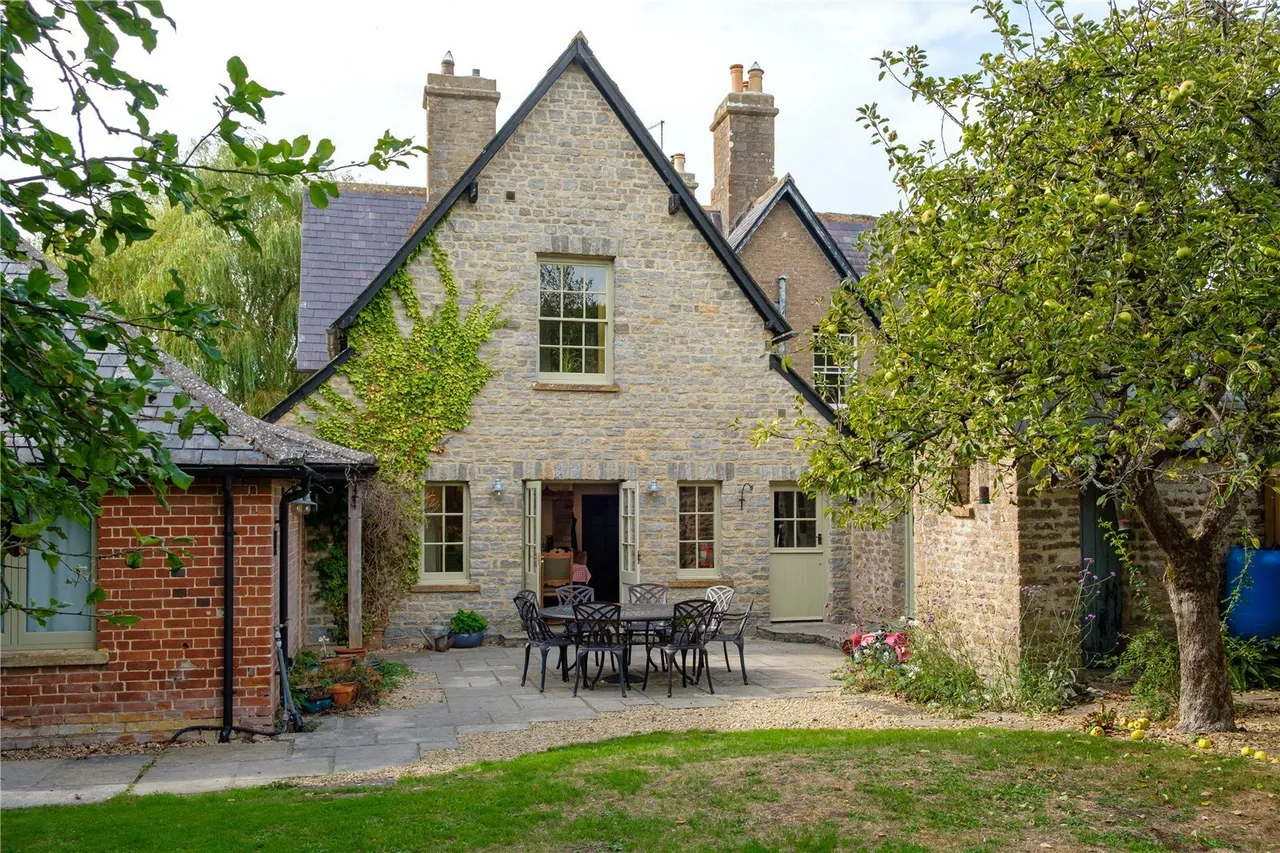 4 bed flat for sale, Long Bredy, Dorchester, DT2