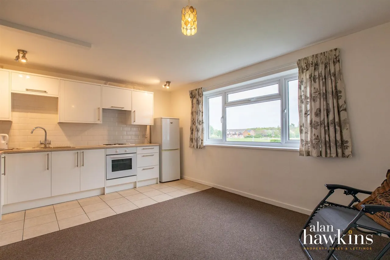 Marlborough Court, Royal Wootton Bassett, photo 3