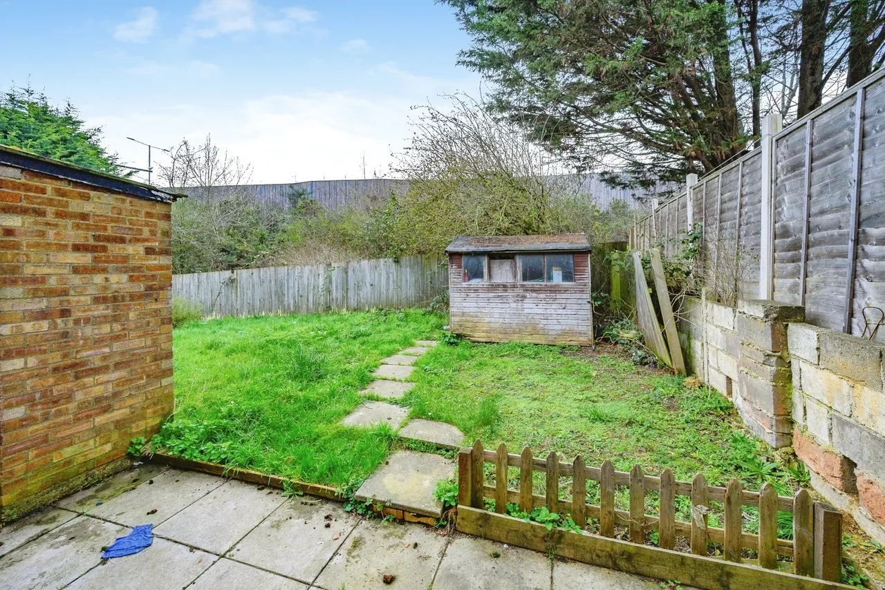 Bank Close, Luton, Bedfordshire, LU4, photo 16