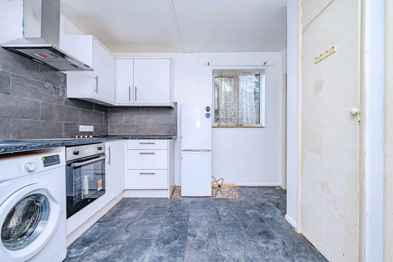 Bank Close, Luton, Bedfordshire, LU4, photo 10