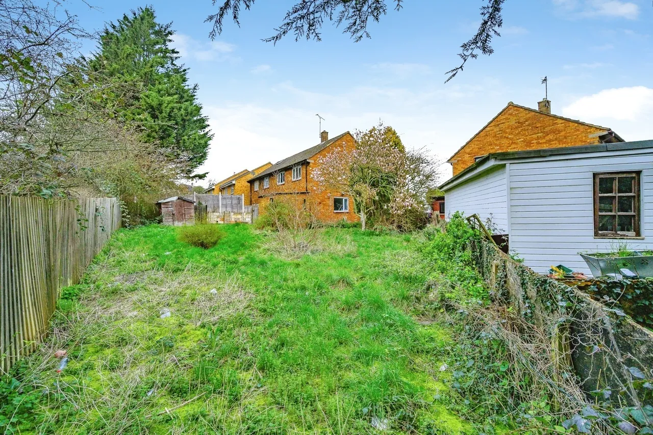 Bank Close, Luton, Bedfordshire, LU4, photo 2