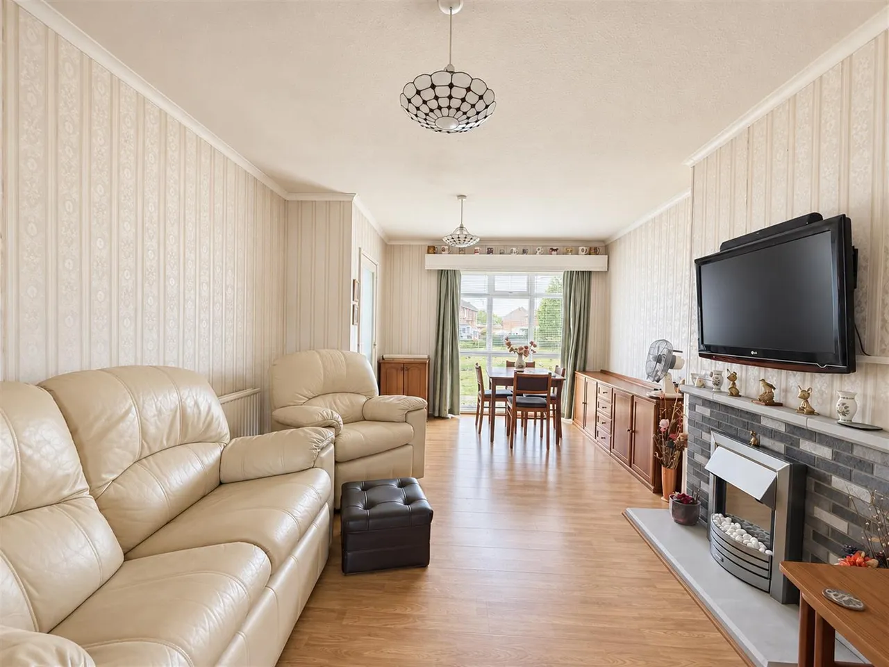 Wilton Avenue, Eastbourne, BN22 9HU, photo 2