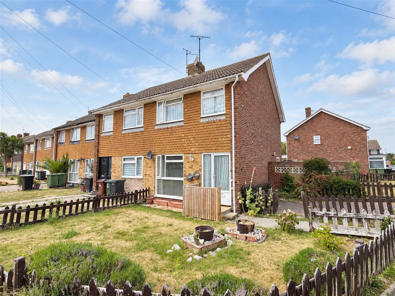 3 bed house for sale — Wilton Avenue, Eastbourne, BN22 9HU