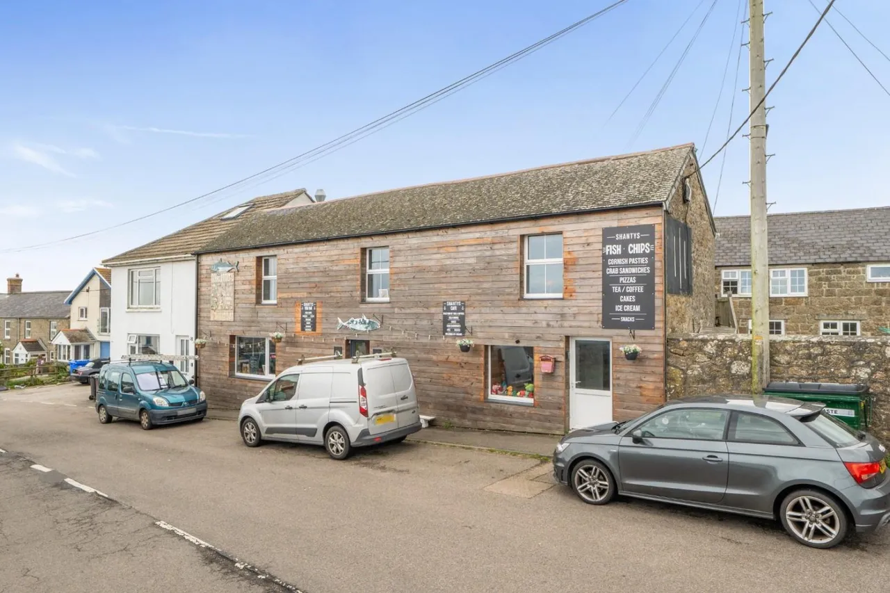 Freehold fish & chip shop with luxury two bedroom apartment in Sennen, TR19, photo 2