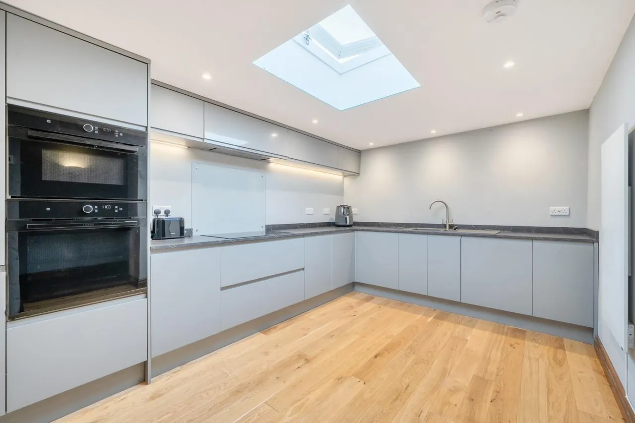 Freehold fish & chip shop with luxury two bedroom apartment in Sennen, TR19, photo 3