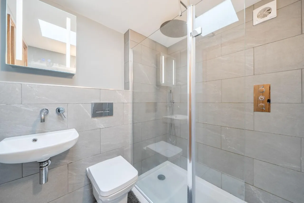 Freehold fish & chip shop with luxury two bedroom apartment in Sennen, TR19, photo 5