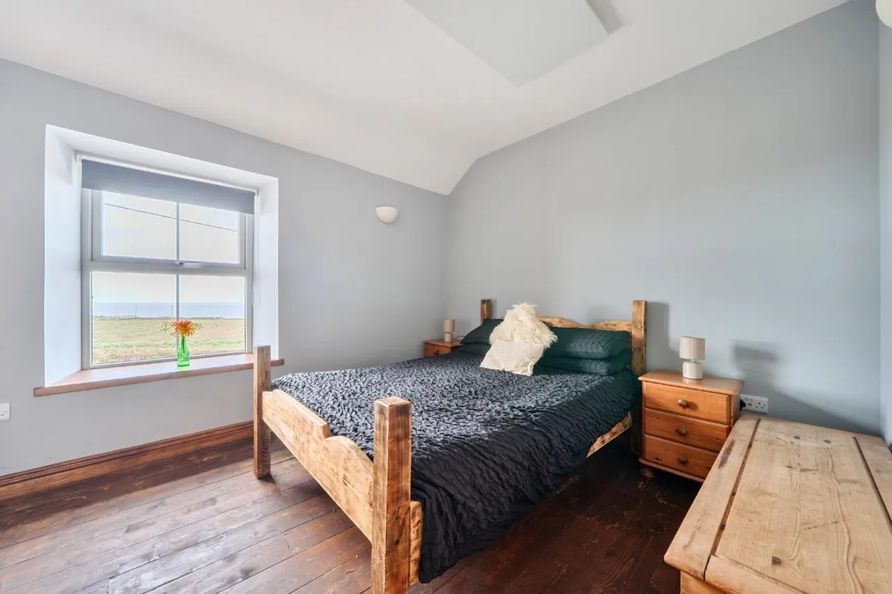 Freehold fish & chip shop with luxury two bedroom apartment in Sennen, TR19, photo 10