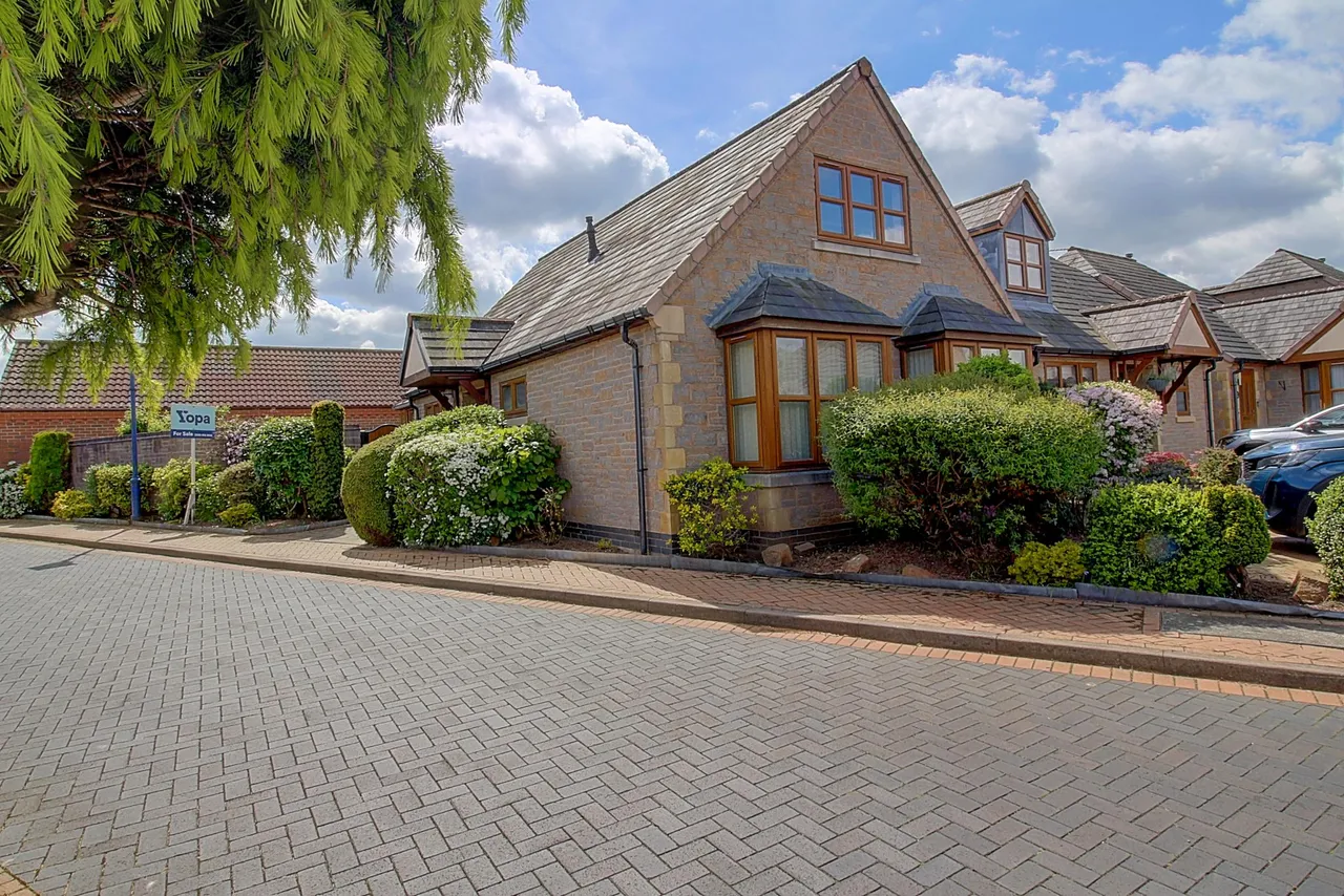 3 bed house for sale, Arbury Garth, Nuneaton, CV10