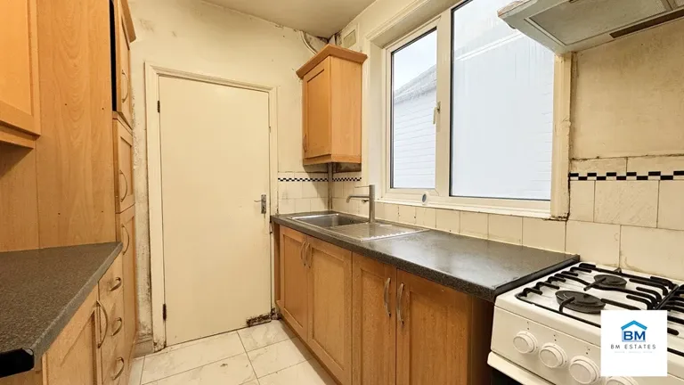 Crown Hills Avenue, Leicester, LE5 4HE, photo 5
