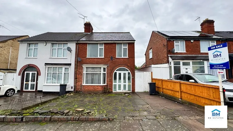 3 bed house for sale — Crown Hills Avenue, Leicester, LE5 4HE