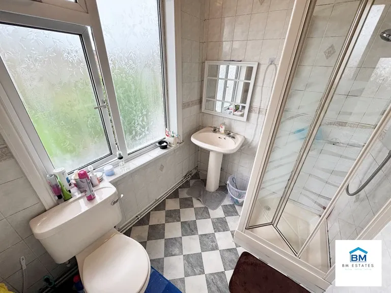Crown Hills Avenue, Leicester, LE5 4HE, photo 9