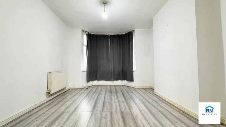 Crown Hills Avenue, Leicester, LE5 4HE, photo 3