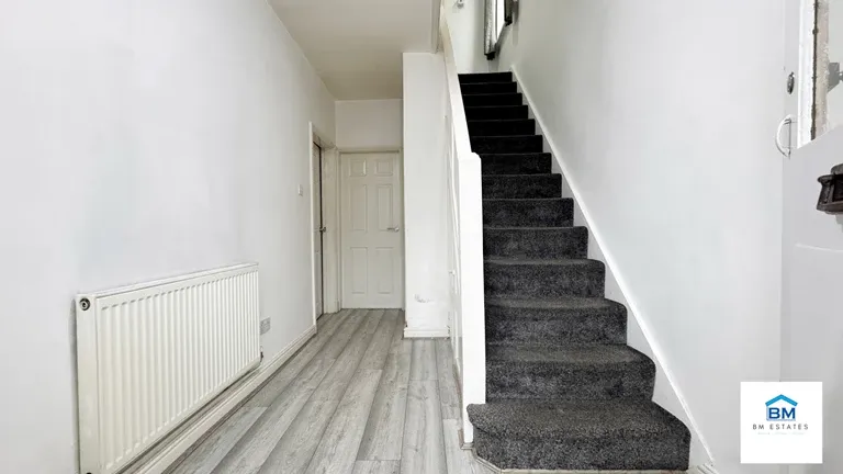 Crown Hills Avenue, Leicester, LE5 4HE, photo 2