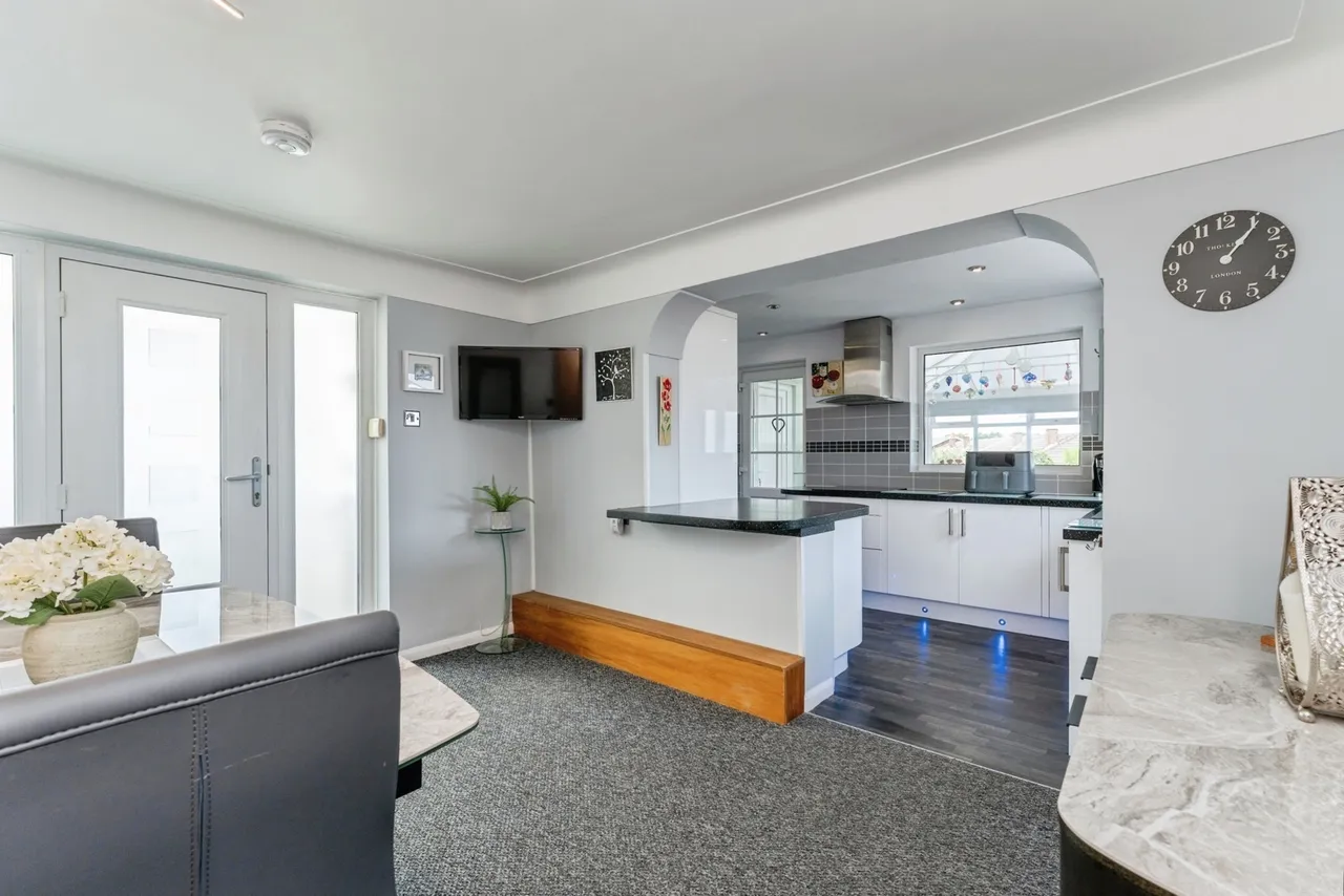 Huntsmans Corner, Wrexham, LL12, photo 3