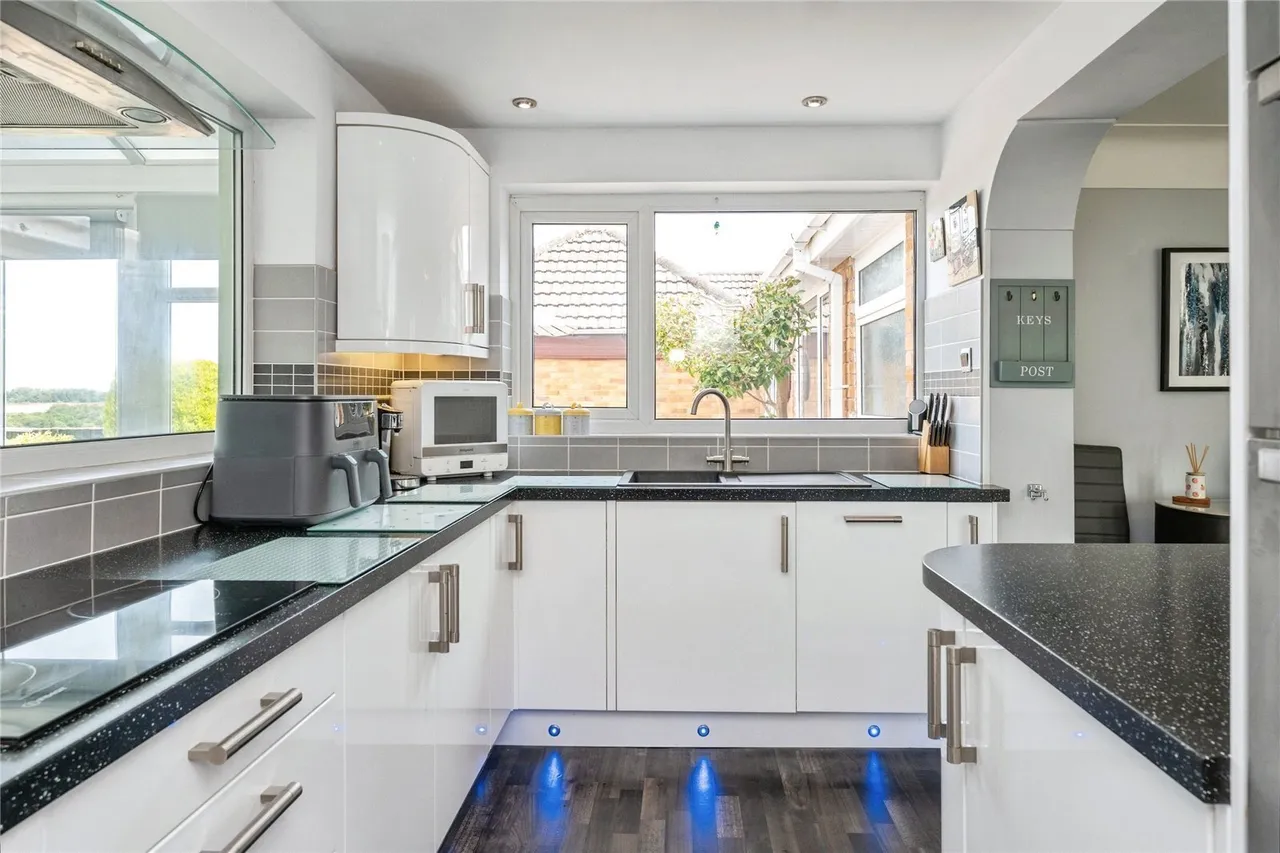 Huntsmans Corner, Wrexham, LL12, photo 5