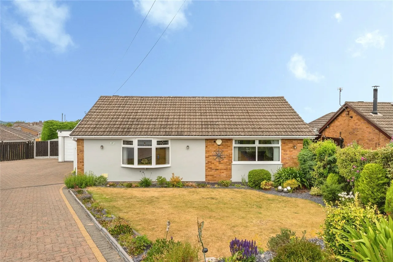 3 bed house for sale, Huntsmans Corner, Wrexham, LL12