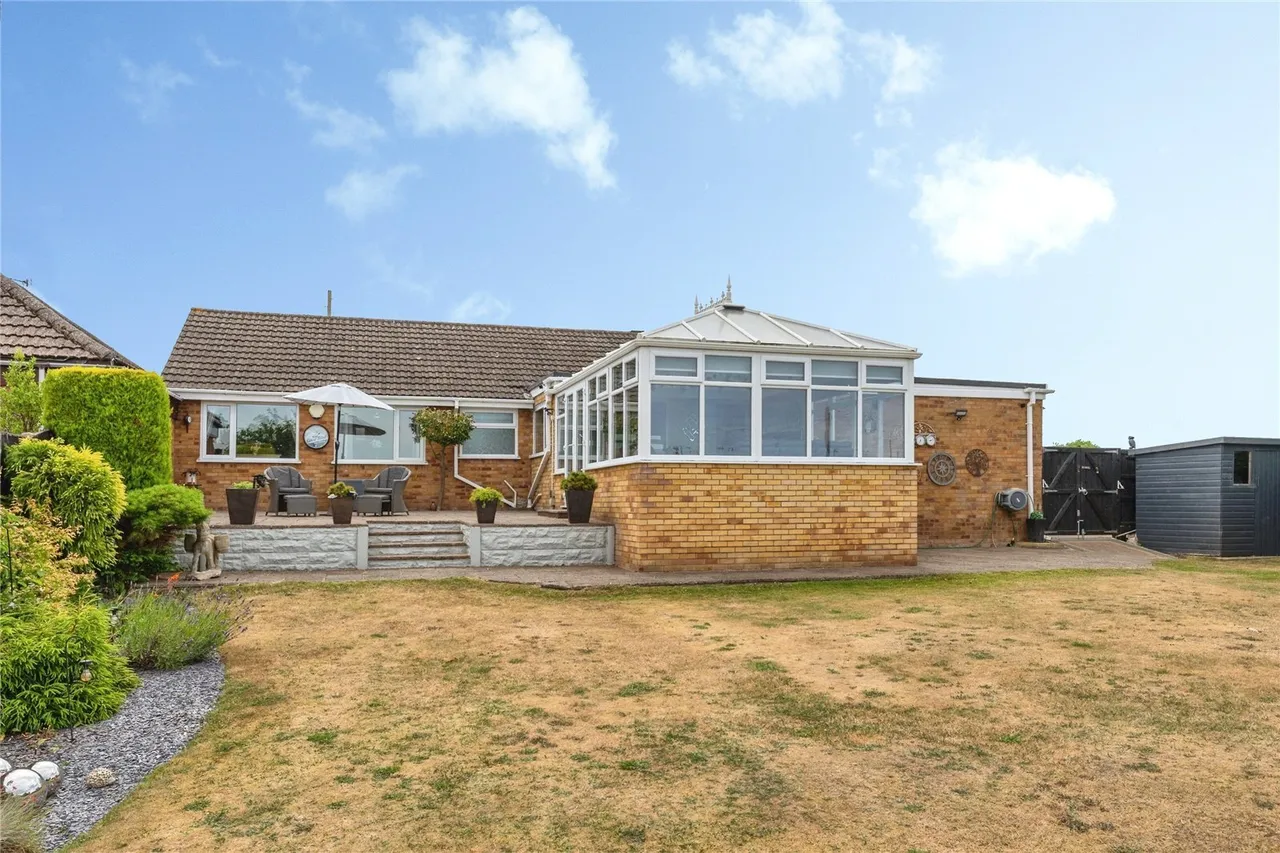 Huntsmans Corner, Wrexham, LL12, photo 4