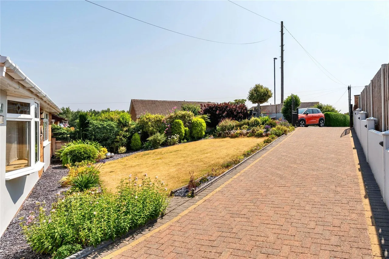 Huntsmans Corner, Wrexham, LL12, photo 30