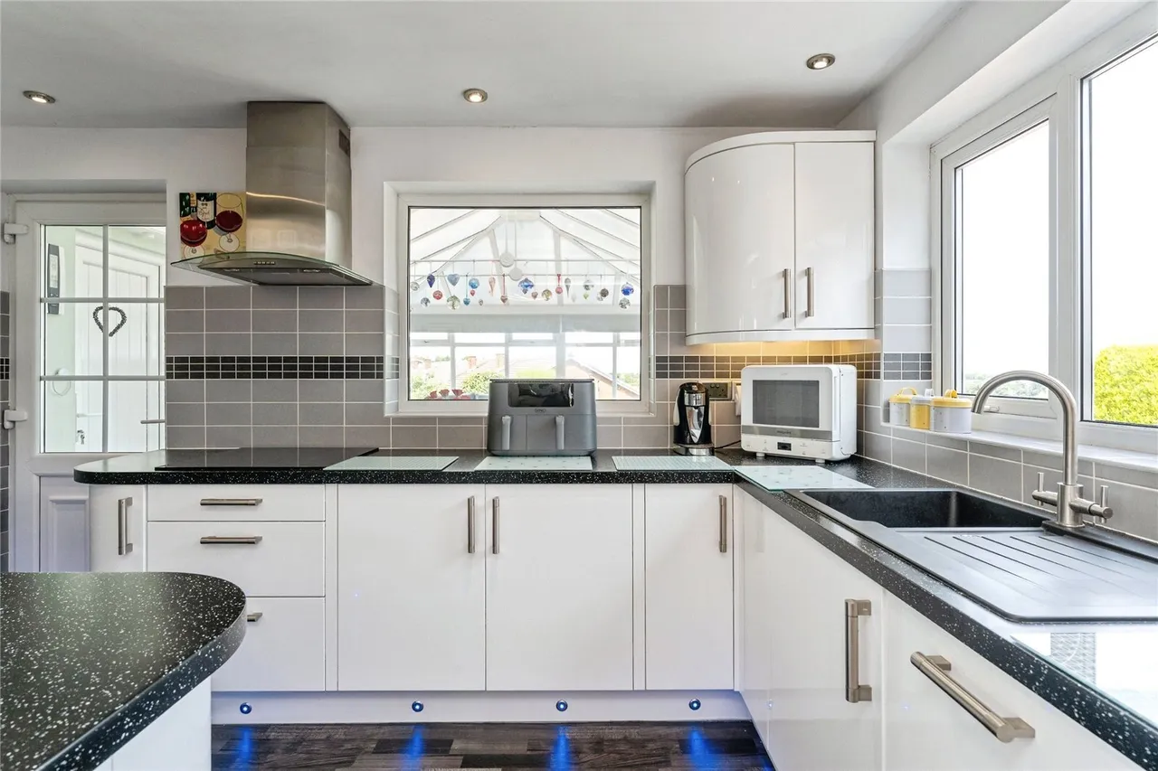Huntsmans Corner, Wrexham, LL12, photo 9