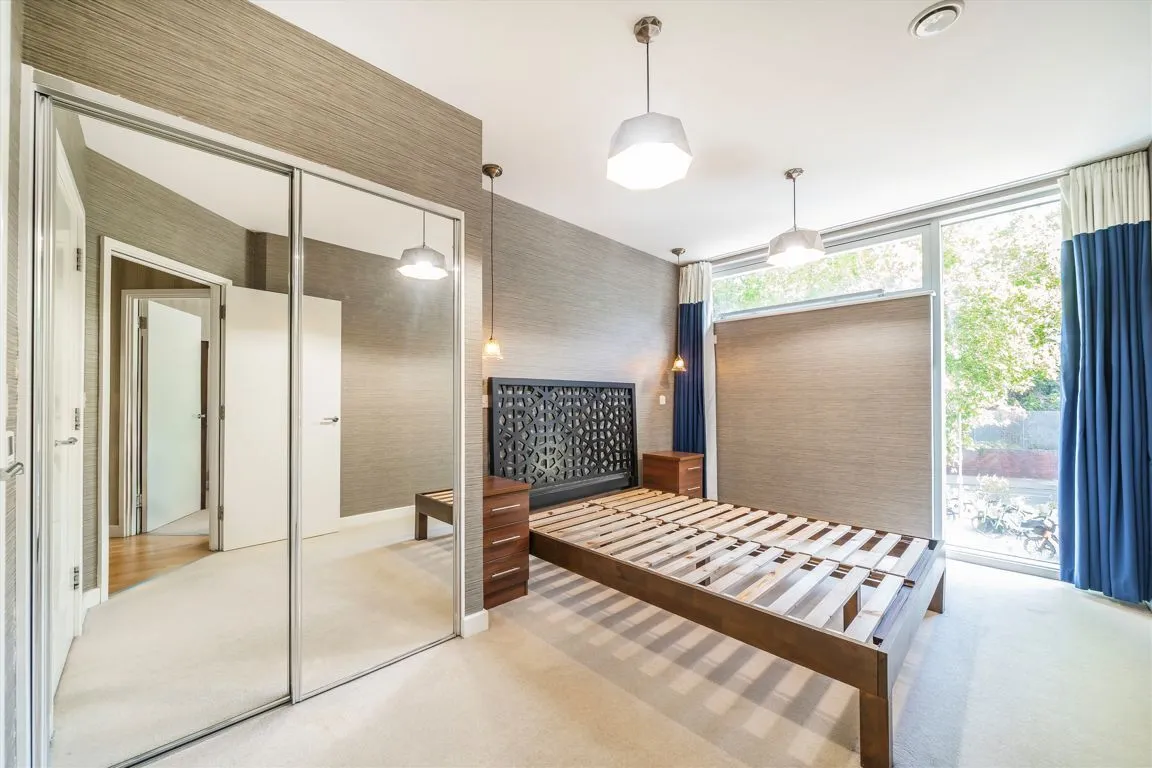 Colonial Drive, W4, photo 5