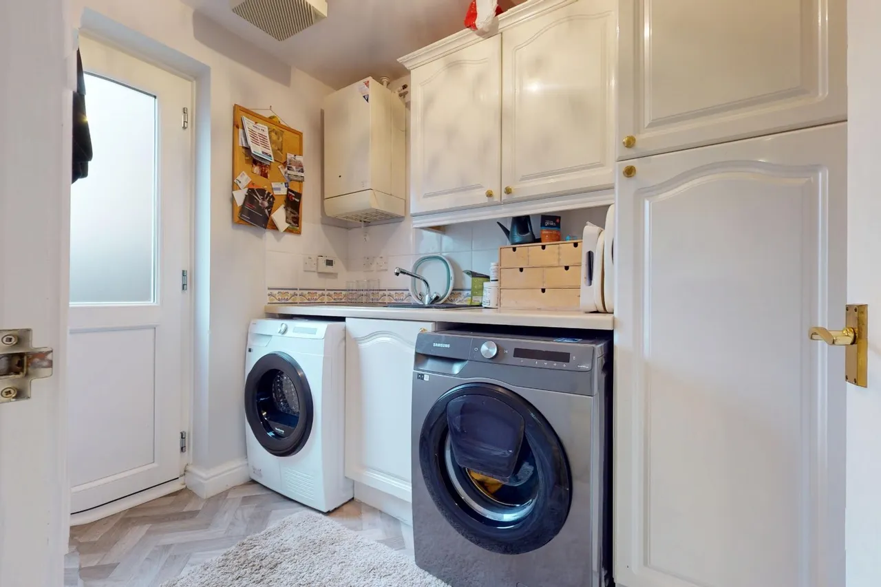 Finchale Avenue, Priorslee, TF2, photo 11