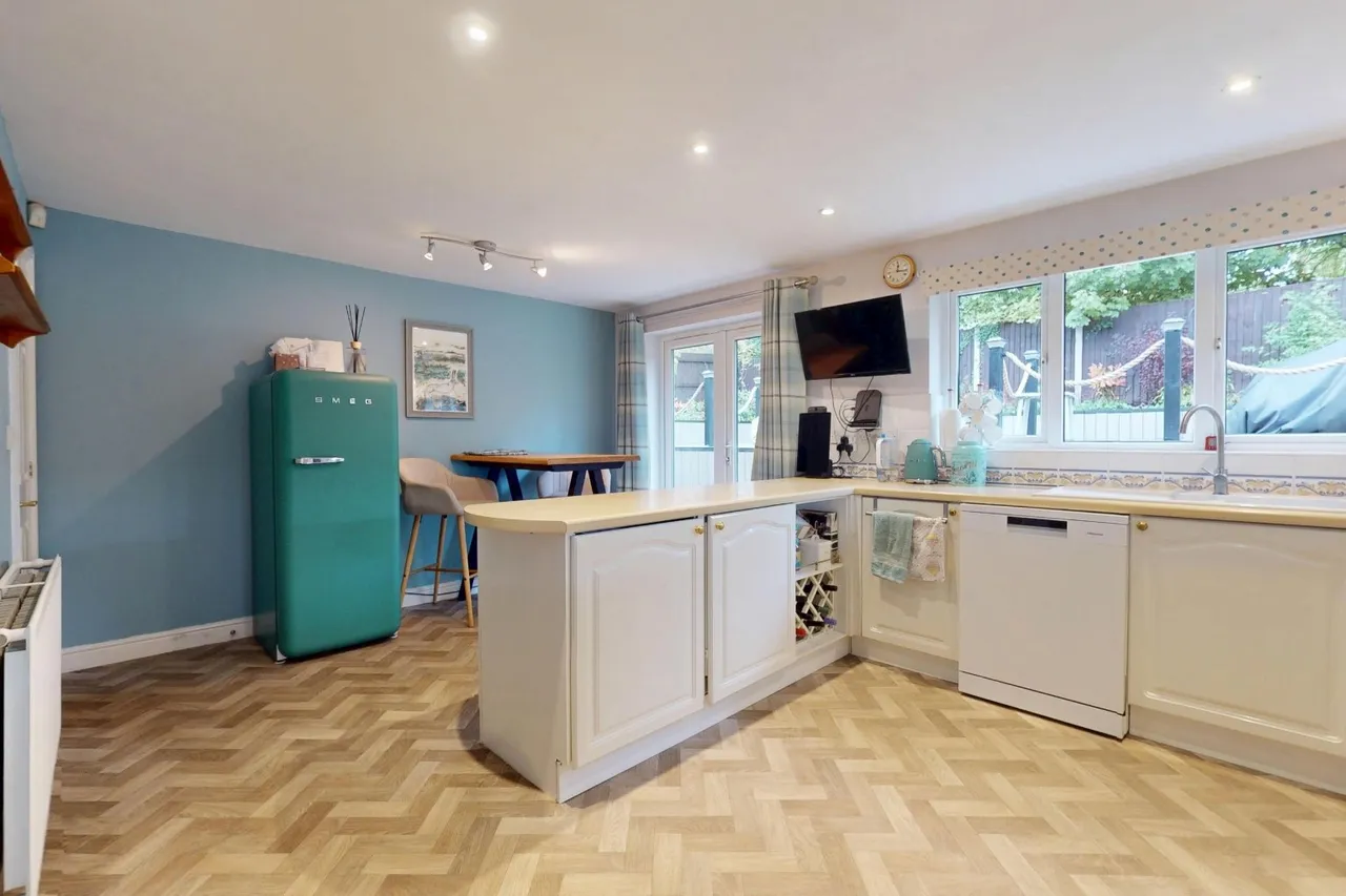 Finchale Avenue, Priorslee, TF2, photo 6