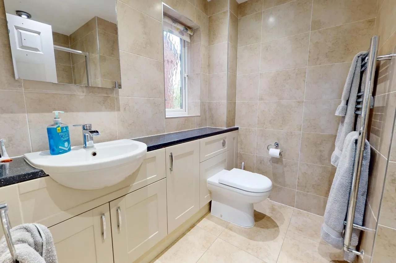 Finchale Avenue, Priorslee, TF2, photo 16