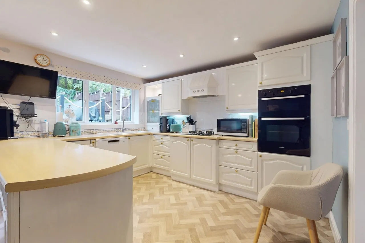 Finchale Avenue, Priorslee, TF2, photo 5