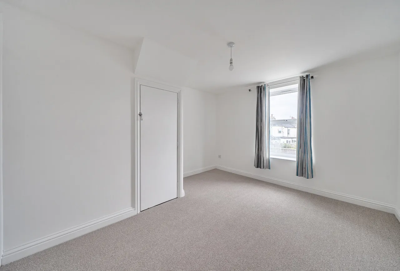 Fairfield Parade, Gloucestershire, Leckhampton, GL53 7PJ, photo 5